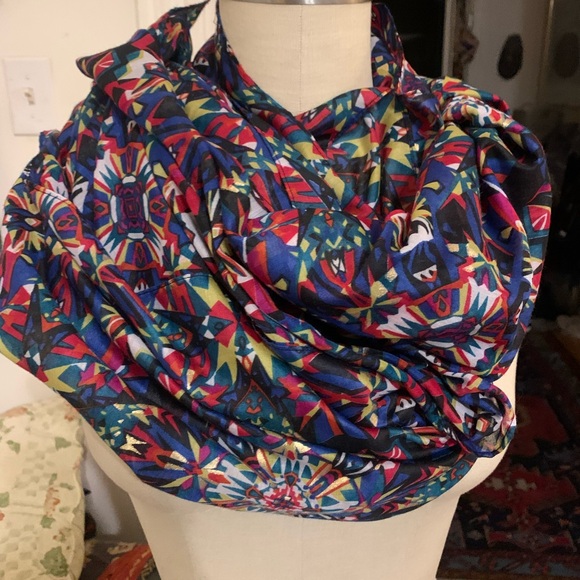 H&M Vibrant Geometric Scarf - Picture 6 of 6